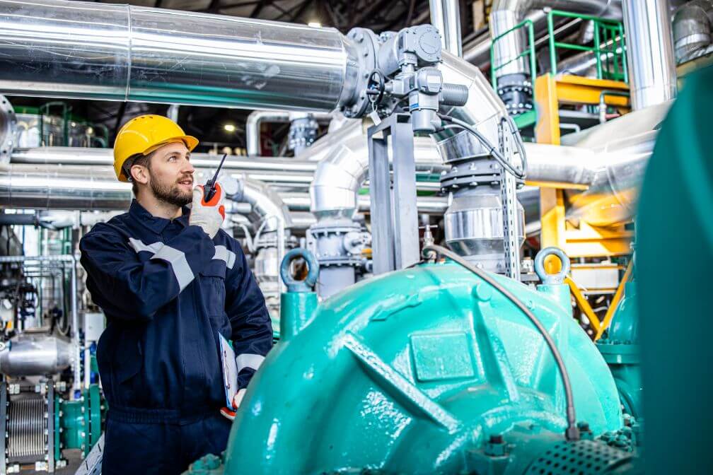 industrial-worker-supervisor-controlling-gas-oil-production-inside-refinery (1) (1)